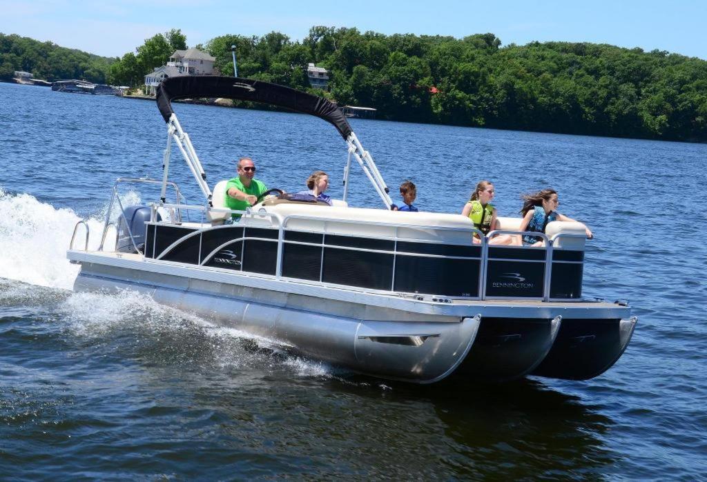 Popular attractions Area Nearby Property
